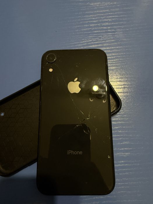 Продам Айфон XR black 128gb