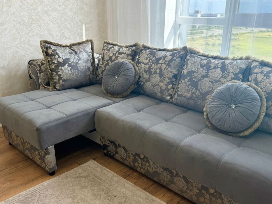 Продам диван для гостинной