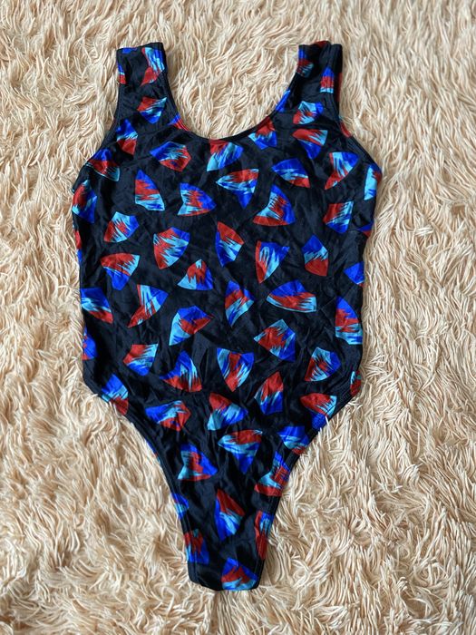 Продам купальники слитные