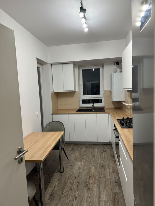 Proprietar inchiriez apartament zona Coresi