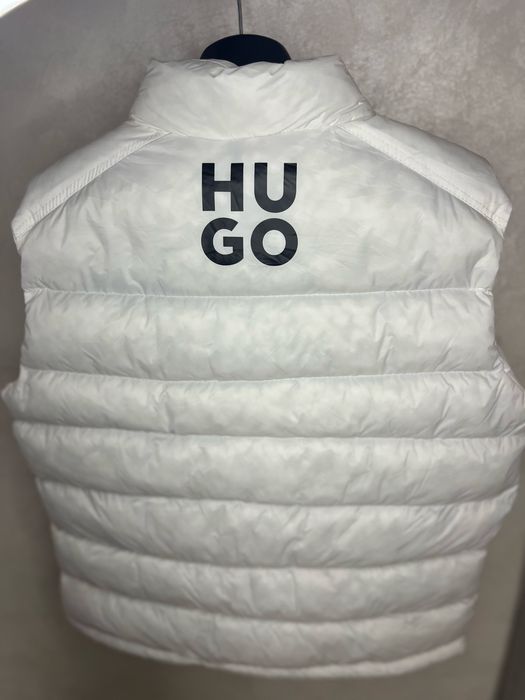 Vesta Hugo Boss ,noua cu eticheta!