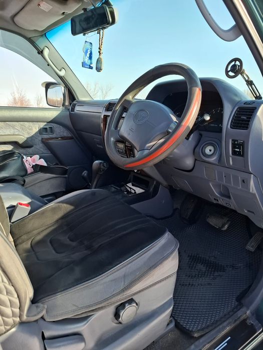 Продам машину Toyota Land Cruiser Prado