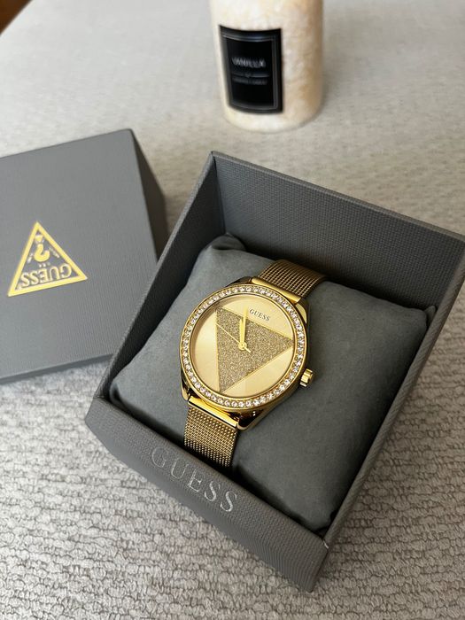 Дамски оригинален и нов часовник Guess