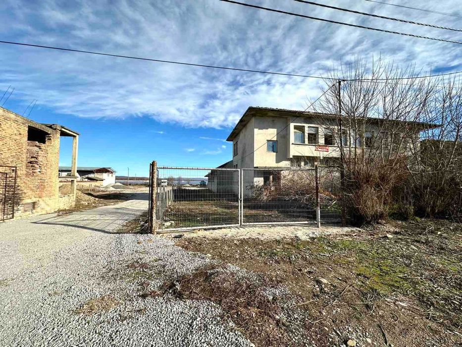 Продава се Промишлена сграда в с. Ресен, Област Велико Търново - 123 кв.м за 196 €/кв.м - Снимка #1