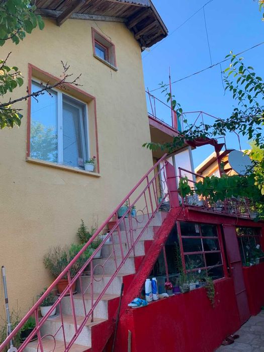 Продавам Вила - РЗП 115 кв.м+ Двор 585 кв.м в с.Орешак - Варна | Или Заменям за апартамент Варна