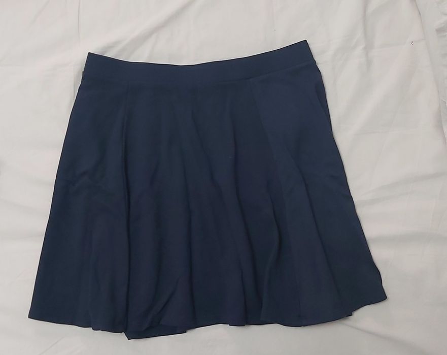 черни поли по 10лв. черни лачени обувки 20лв