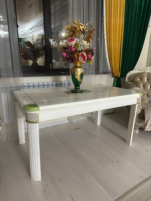 Продаётся стол.