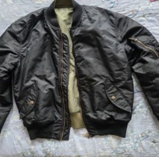 Прадается очень хороший одежды