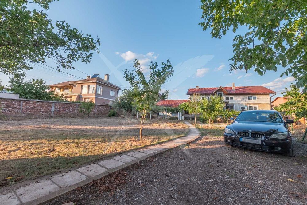 Продава се Къща в с. Горни Богров, Област София-град - 300 кв.м за 833 €/кв.м - Снимка #1