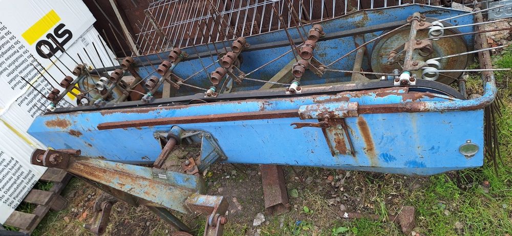 Vând grebla în stare buna de funcționare