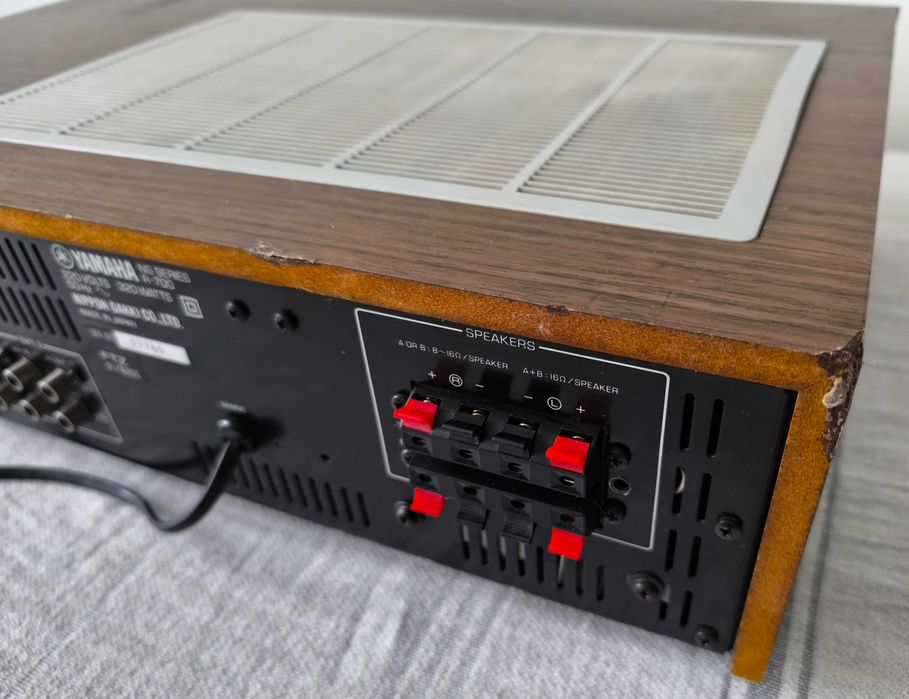 Продавам аудио усилвател Ямаха R700
