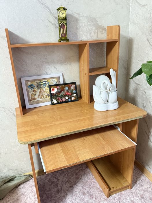 Продам компьютерный стол