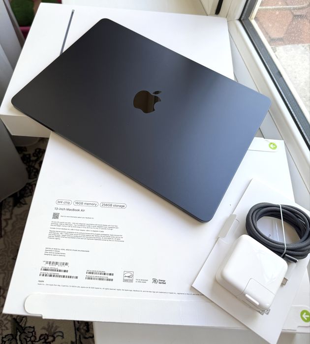 MacBook Air M4 Midnight 16/256GB 100%