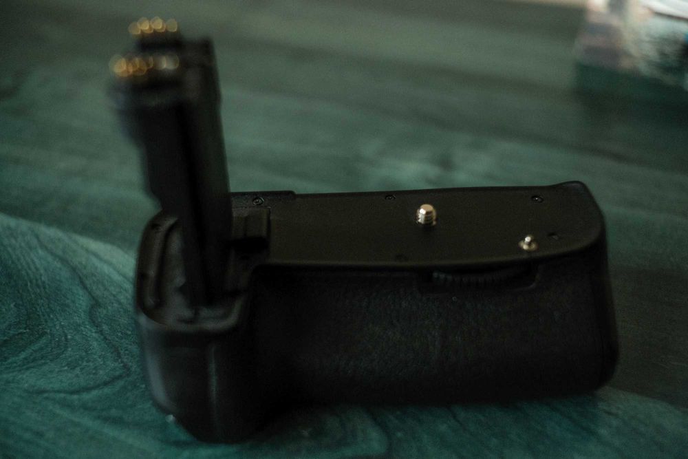 Canon 60D с китов обектив 18-55 mm и батериен грип