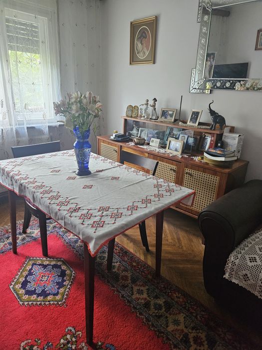 Canapea colțar, 2 comode, masa de sufragerie