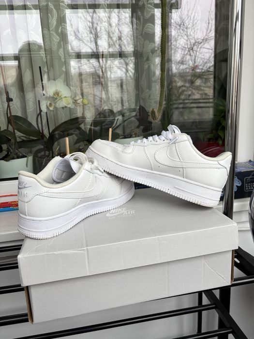 airforce 1 triple white