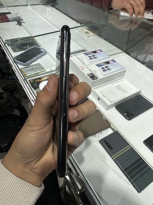 Ayfon 11 pro sotiladi