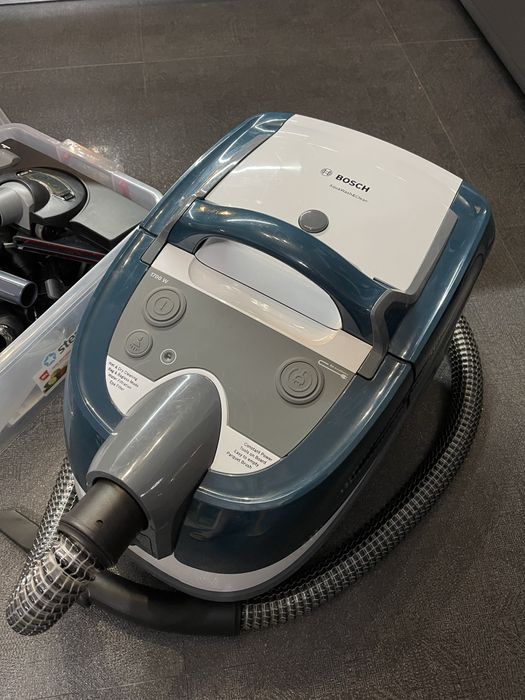 Aspirator cu spalare BOSCH AquaWash&Clean