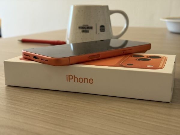 Продавам iphone 17 pro 256 gb