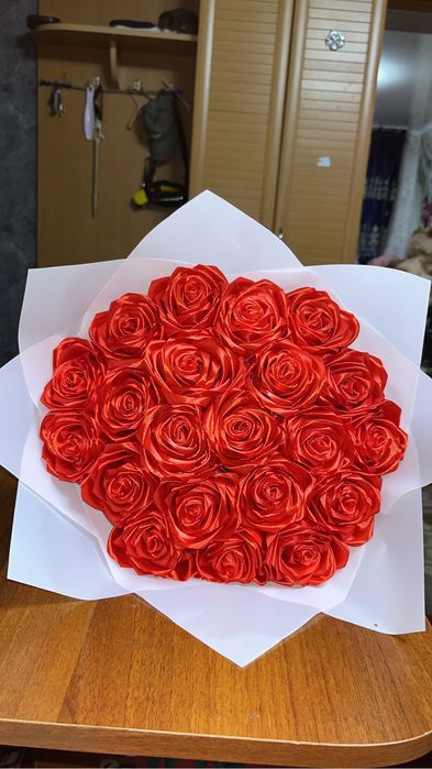 Букет из атласных роз