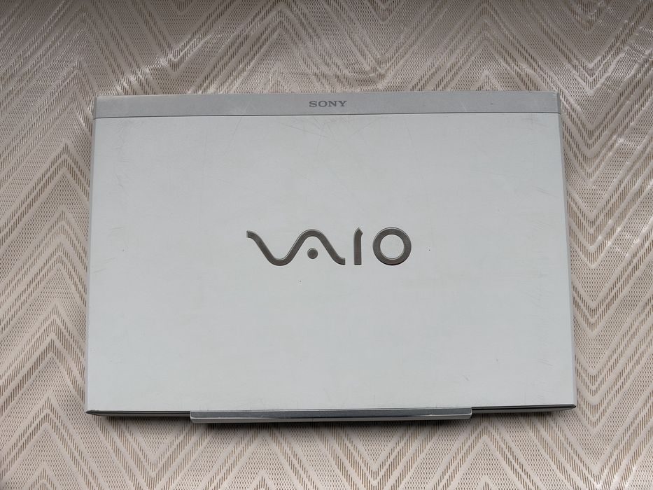 Лаптоп Sony VAIO – Intel Core i3, 6GB RAM, AMD Radeon HD 7400M