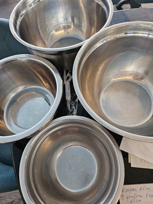 Нови чинии ледарки,,гарафи,бурканчета сметници,басани