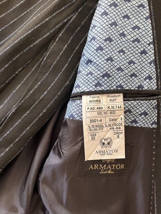 Двубортный костюм