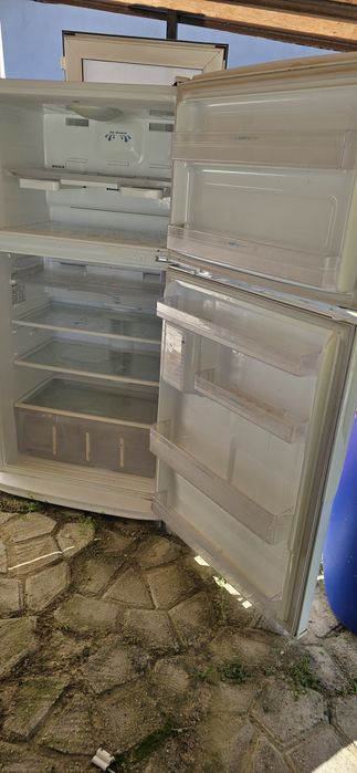 Хладилник 604 литра SAMSUNG