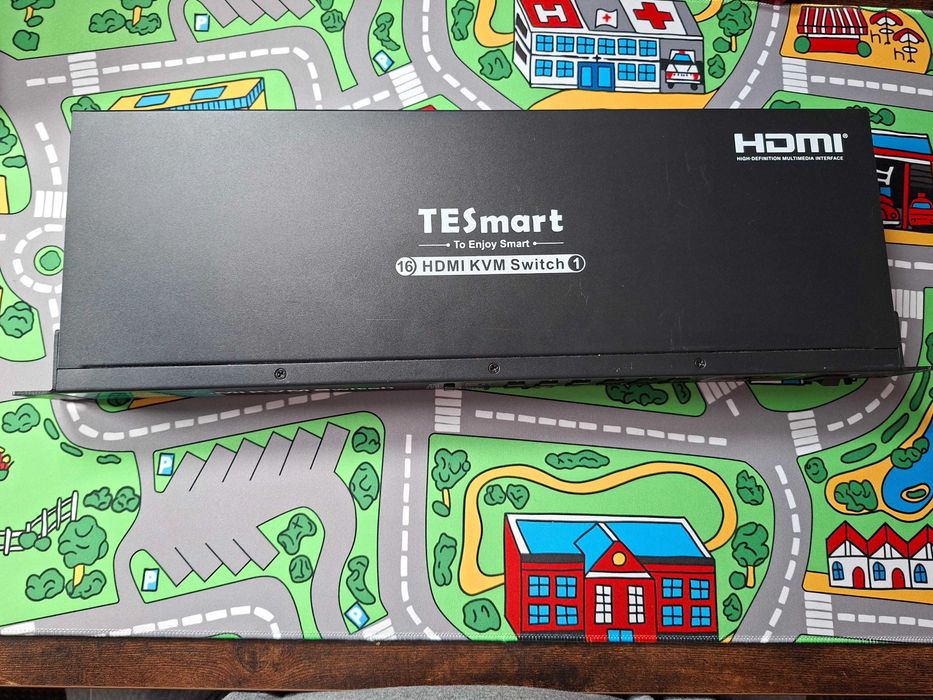 TeSmart KVM Switch 16 porturi HDMI 4K - control IP/LAN - rack mount