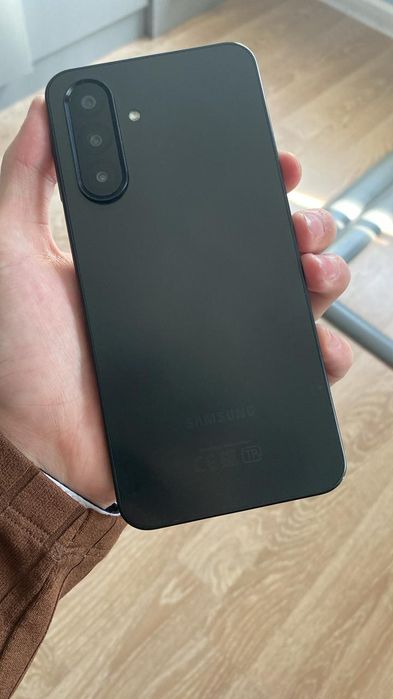 Самсунг а17 в отличном состояний