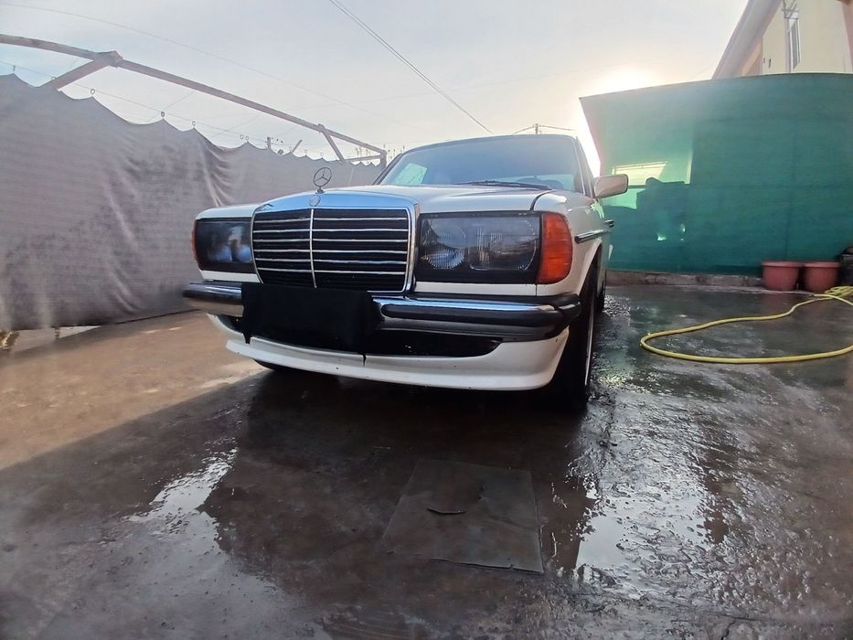 Мерседес Бенз 123