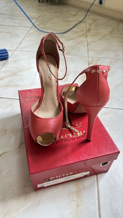 Брендовые босоножки 39