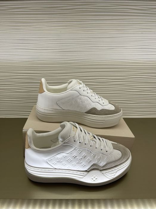 Adidasi Louis Vuitton