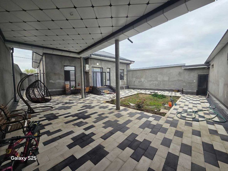 продаю дом в г Джизаке 5 соток.