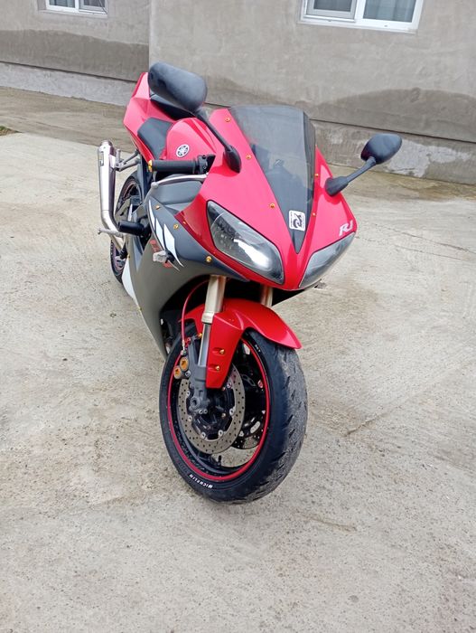 Yamaha r1  injecție ..