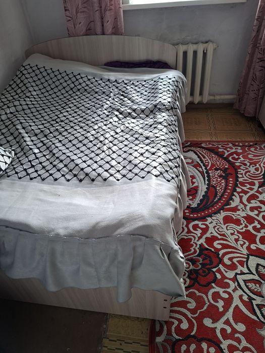 Төсек,шифонер,камот,коляска,палас.