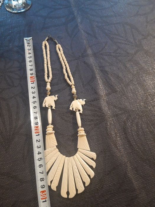 Колие от слонова кост