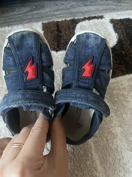 Продам детакую обувь