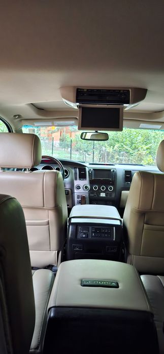 TOYOTA Sequoia 5.7 Platinum