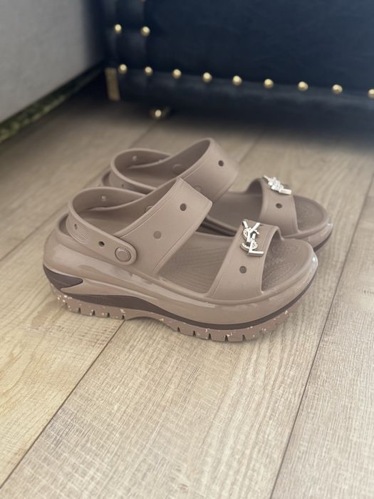 Продаю Crocs сандалии Mega Crush (оригинал)