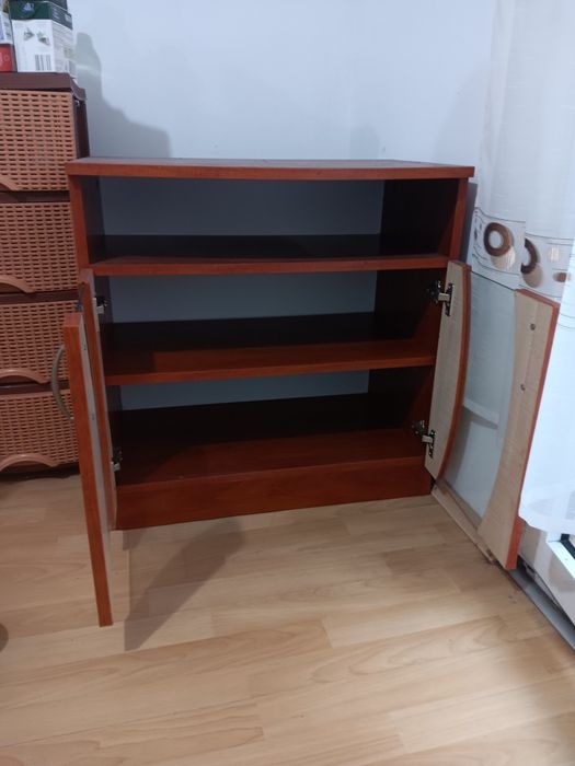 Шкаф ..височина 70см.дължина70см.и широчина 45см.