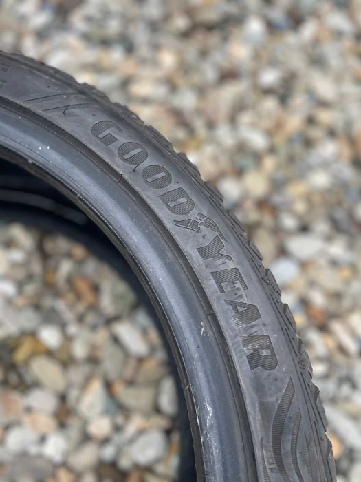 4x 225 40 18 Goodyear Vector4Season