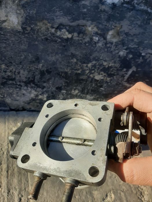 Дросельная заслонка