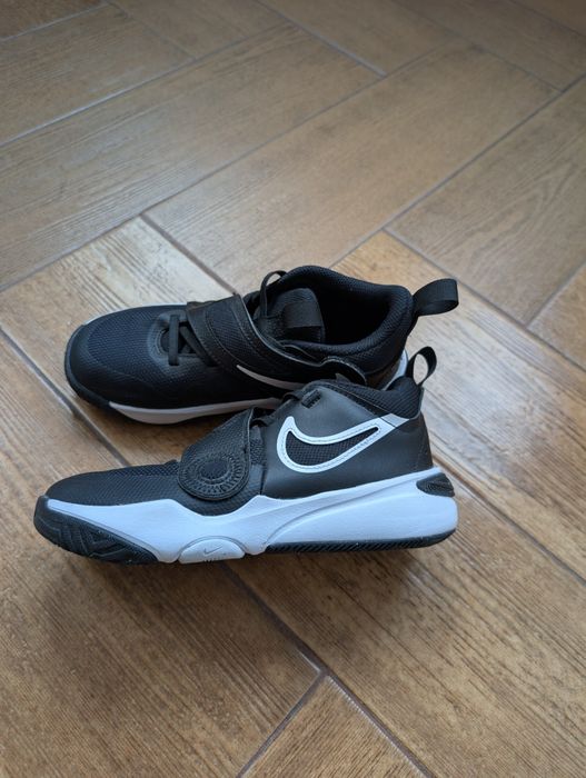 Adidași copii Nike Team Hustle 32