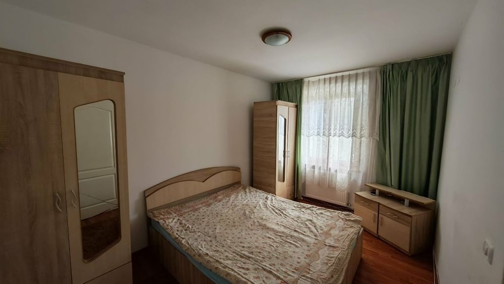 Închiriez apartament păcii 10
