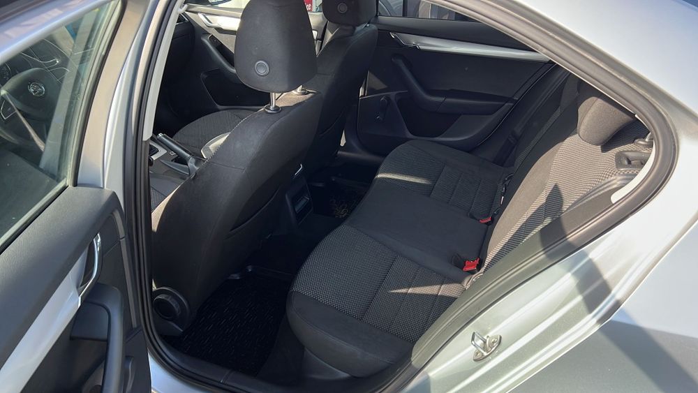 Vând skoda octavia 3