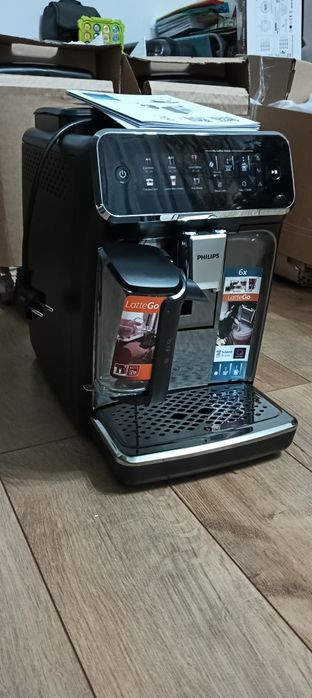 NOU Espresor Automat Philips Seria 3300 EP3341/50