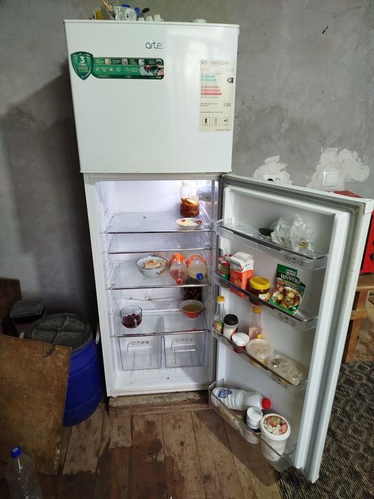 Холодильник сатилади срочно келисип берип жиберем