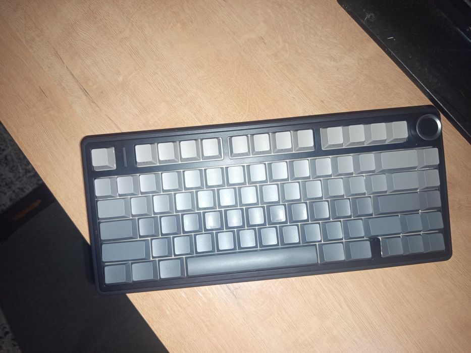 срочно продам клавиатуру