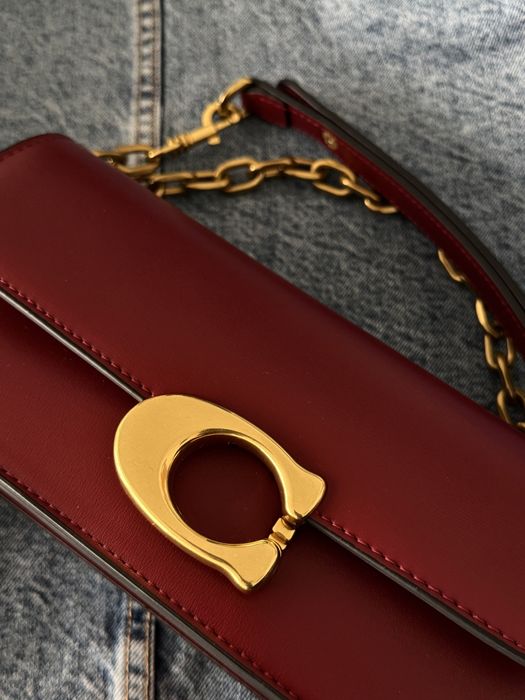 Дамска червена чанта Coach